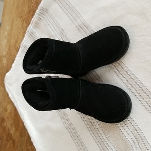 Black toddler girls black Bearpaw Boots, size 8